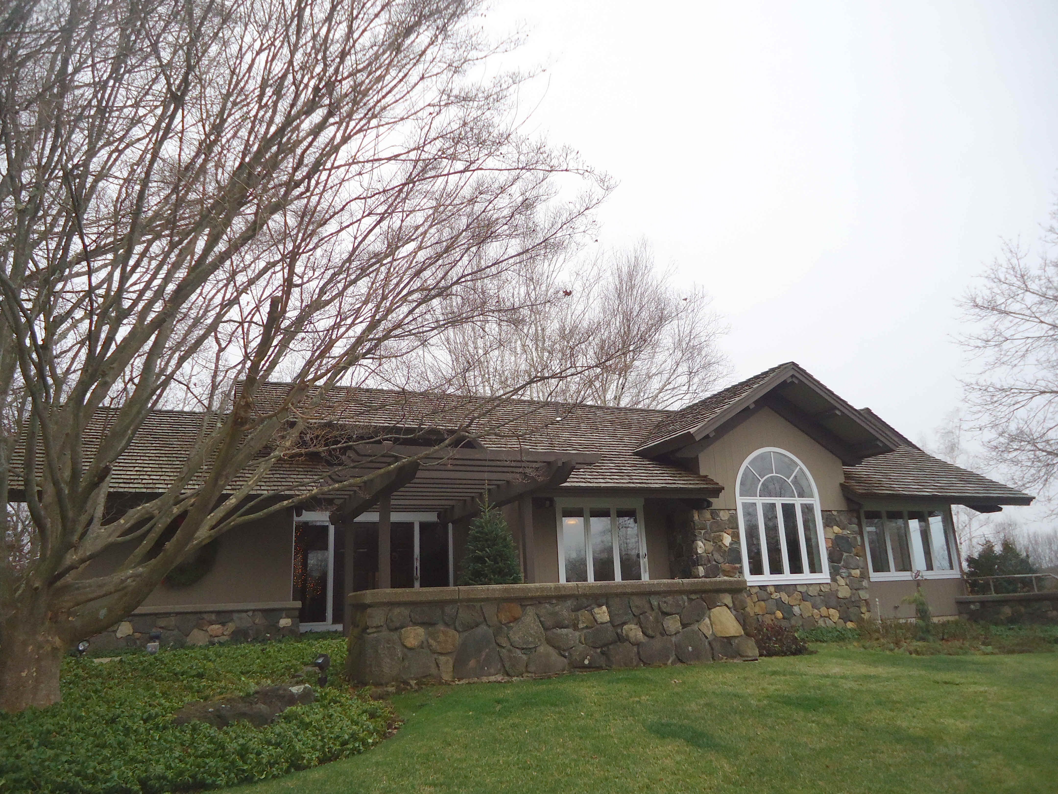 Building photograph for 223 TAPPEN RD
